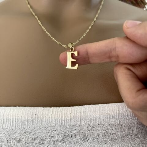 XUPING TAŞSIZ HARF KOLYE (E) 14 AYAR GÖRÜNÜMLÜ