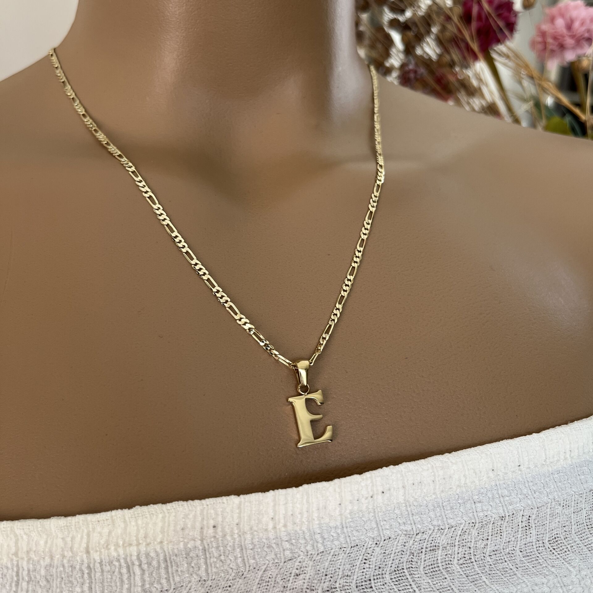 XUPING TAŞSIZ HARF KOLYE (E) 14 AYAR GÖRÜNÜMLÜ