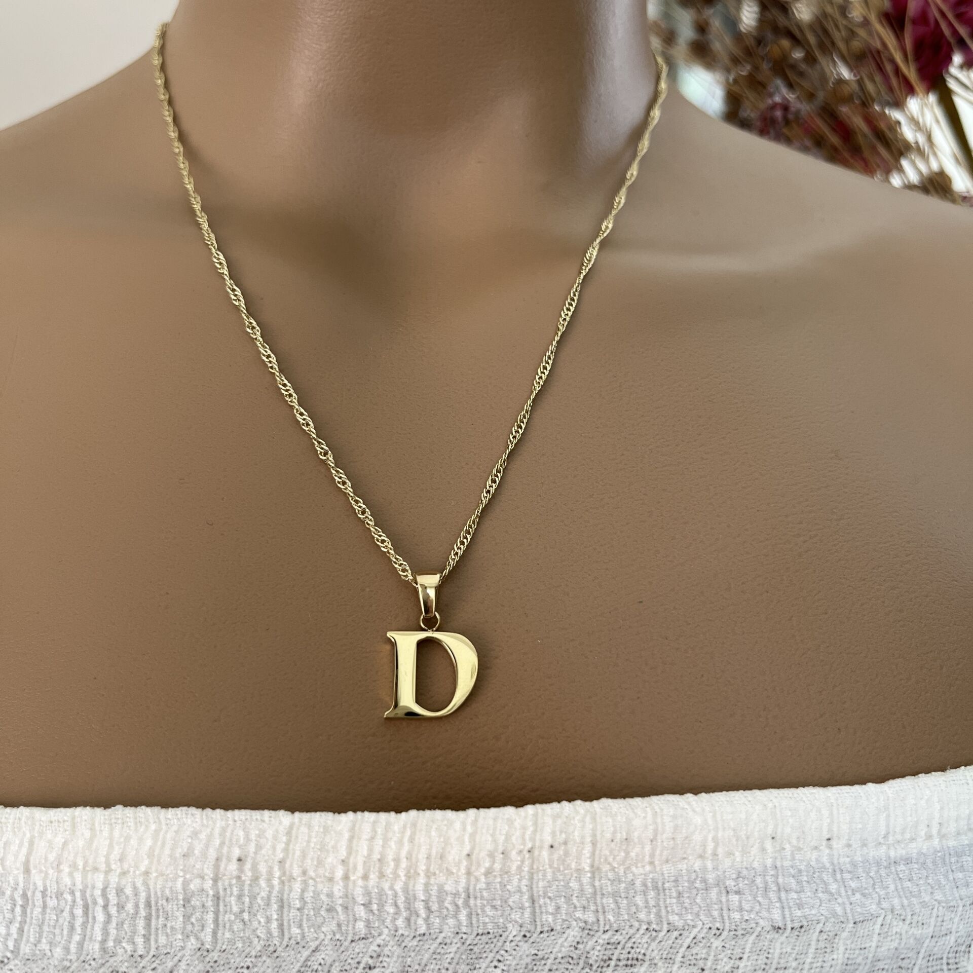 XUPING TAŞSIZ HARF KOLYE (D)14 AYAR GÖRÜNÜMLÜ