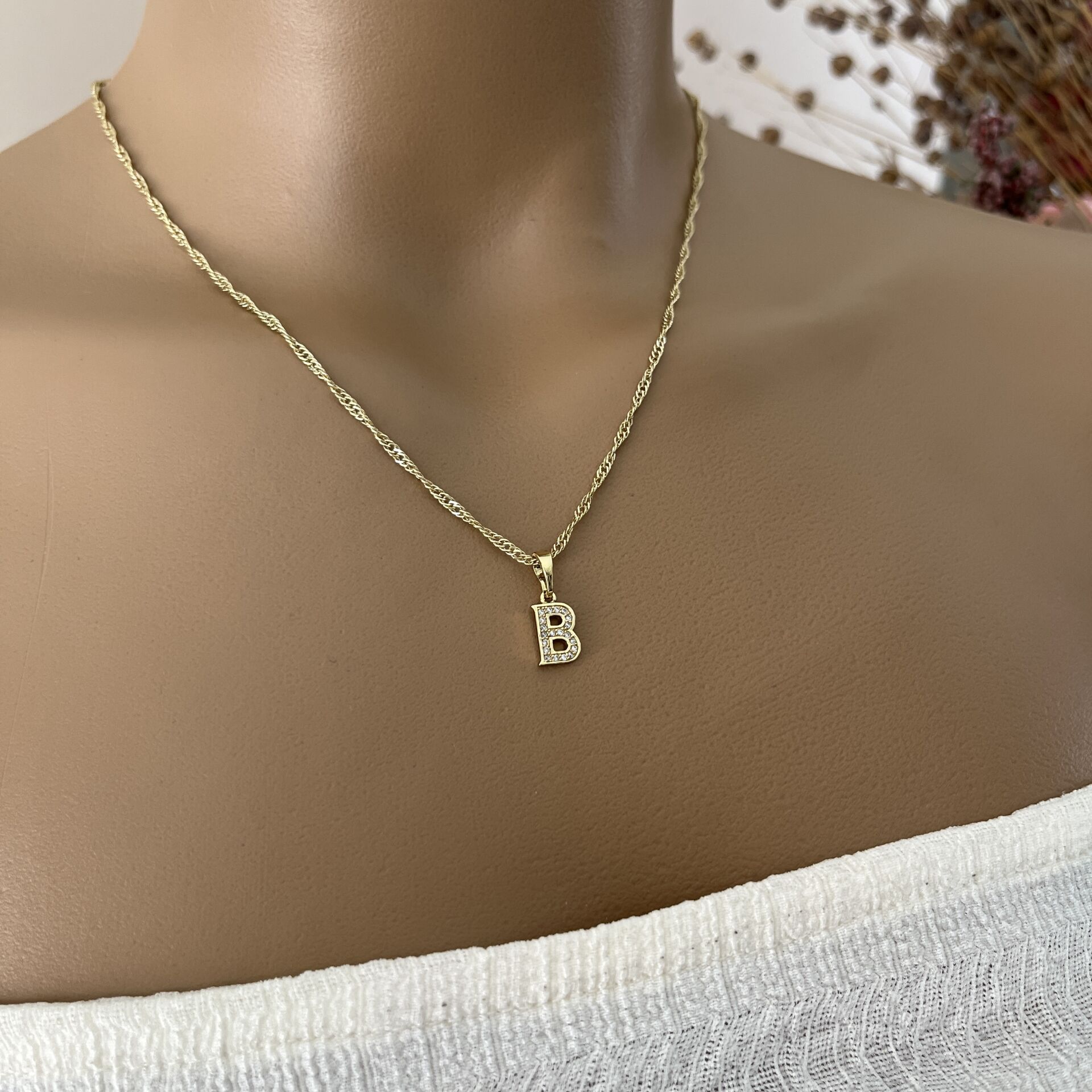 XUPING TAŞLI HARF KOLYE (B) 14 AYAR GÖRÜNÜMLÜ