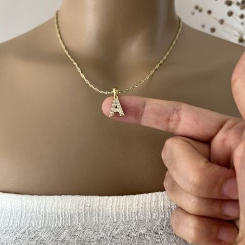 XUPING TAŞLI HARF KOLYE (A) 14 AYAR GÖRÜNÜMLÜ