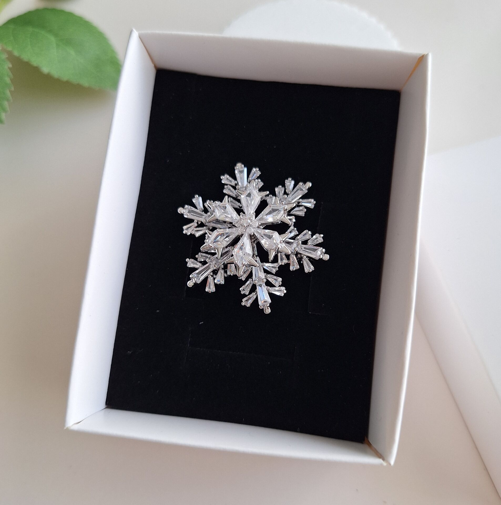 GÜMÜŞ RENK KAR TANESİ BROŞ